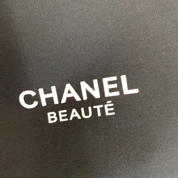 100% authentic Chanel beauty black logo nylon drawstring pouch bag new - Picture 6 of 6